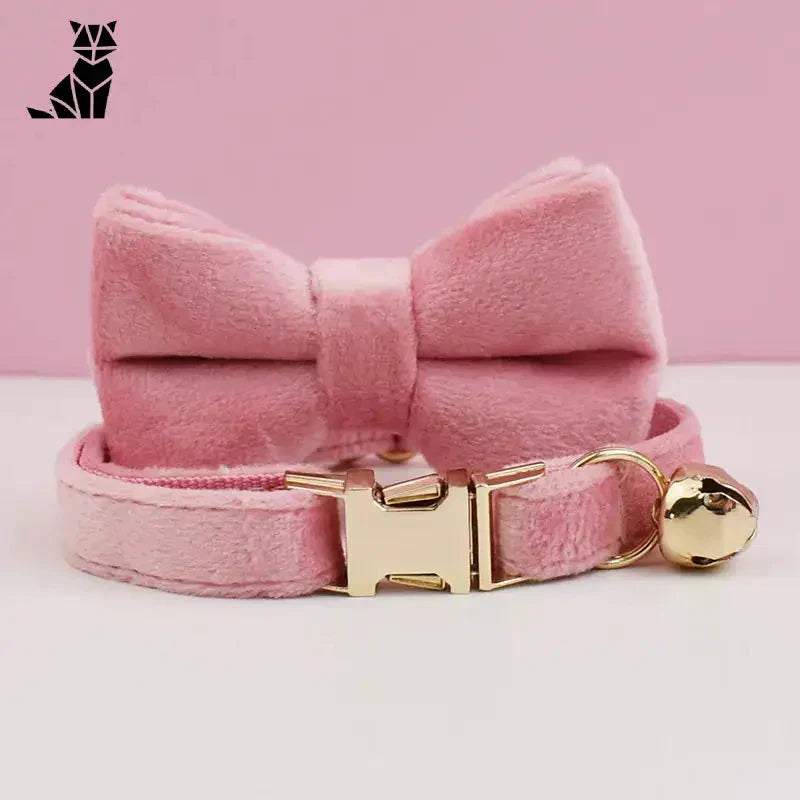 Collier doux et personnalisable avec nœud papillon rose et boucle dorée pour plus de sécurité