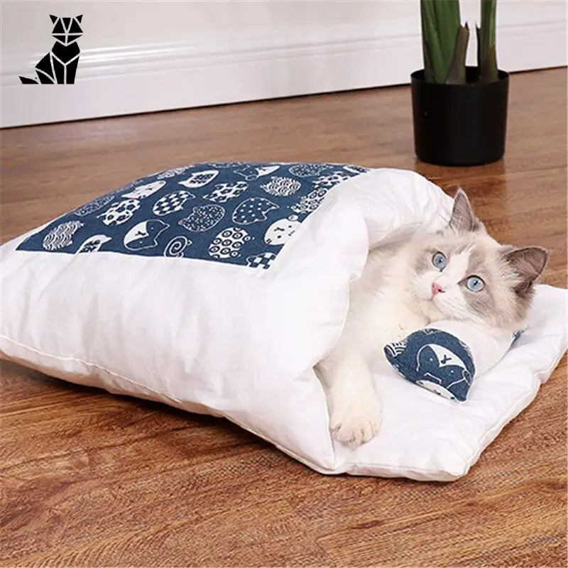 Chat se prélassant sur Cozy Star Cotton Bed, lit douillet pour un confort ultime